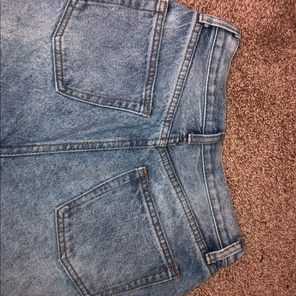 Brandy Melville Molly Jeans Worn Once - Picture 2 of 3